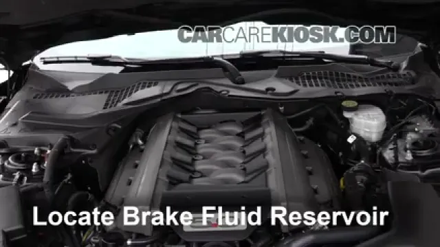 2017 Ford Mustang GT 5.0L V8 Líquido de frenos Agregar fluido